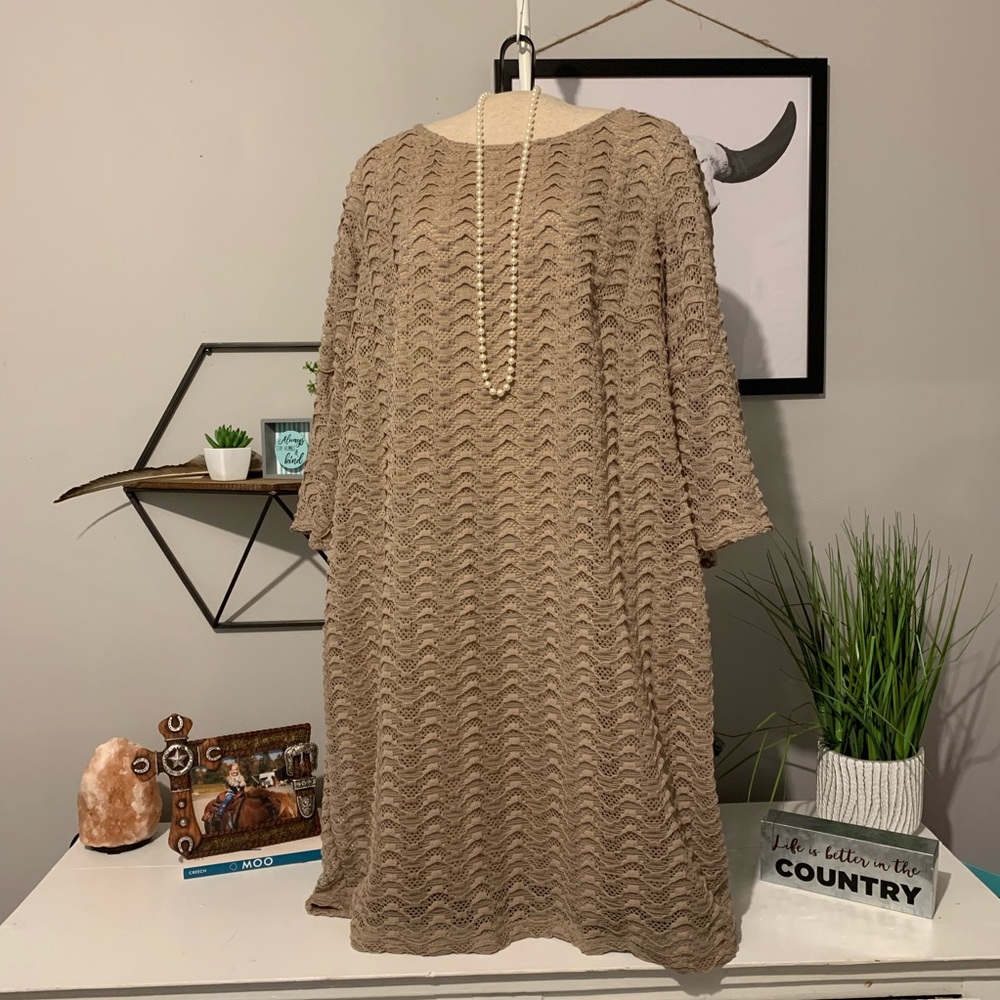 ❤️SOLD ❤️Sharagano} NWT Textured Lace Dress | Plus - Picture 3 of 8